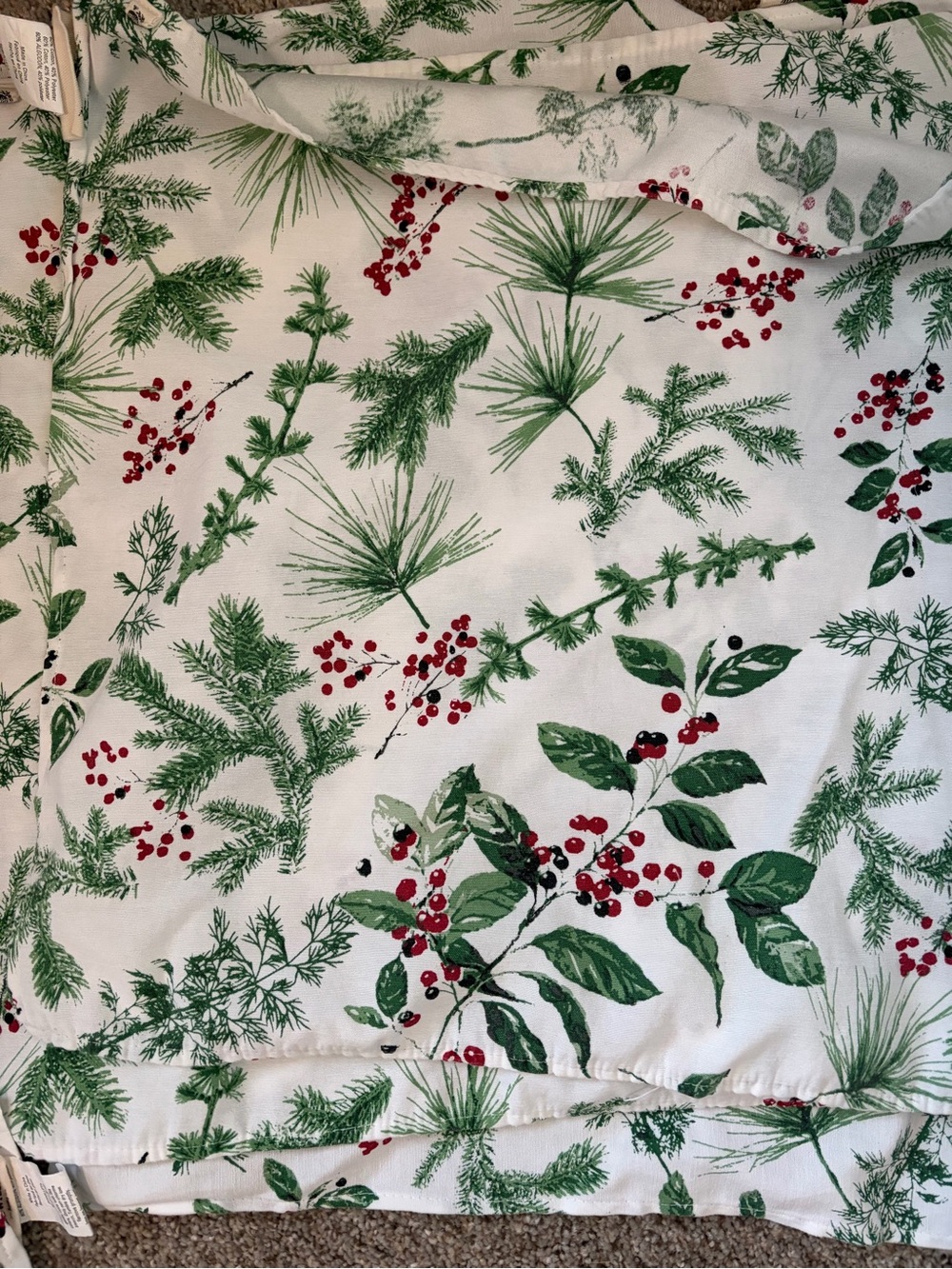Holiday Pine & Berry Print placemat - White/Green/Red bundle